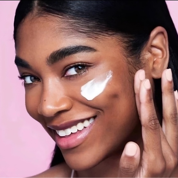 Saturday Skin Pretty Pop Probiotic Power Whipped Cream - Picture 3 of 11